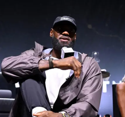 LeBron, still mum on decision, riles up fans with 76ers mantra