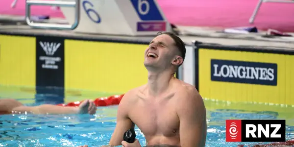 Kiwi swim team's poolside haka for Lewis Clareburt at Commonwealth Games - Stuff
