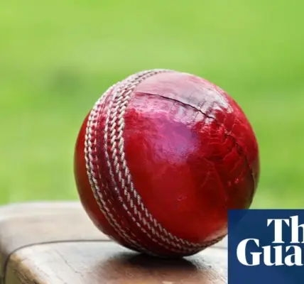 ‘It’s not cricket’: cheating row as ‘Clicky Ponting’ appears to dupe umpire